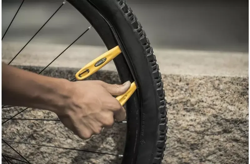 Topeak Shuttle 1.1 Tyre Levers in Yellow-2